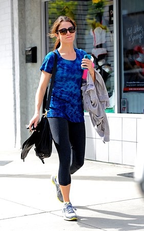 Fotos sin marcas: Nikki Reed saliendo del gimnasio en Studio City – 23 marzo AafUd5gf