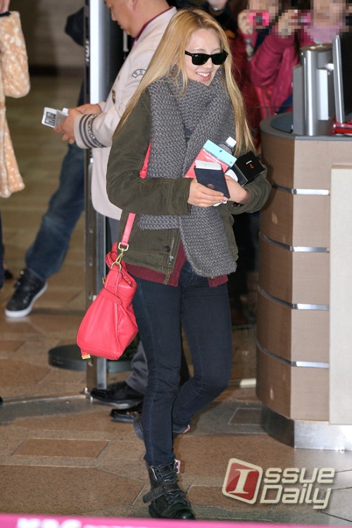[PRESS][25-01-2012] SNSD || Gimpo Airport AahWPoq5